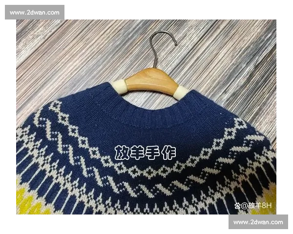 退休刘姐巧手编织圆肩衣展现惬意生活与慢时光的温暖独特魅力